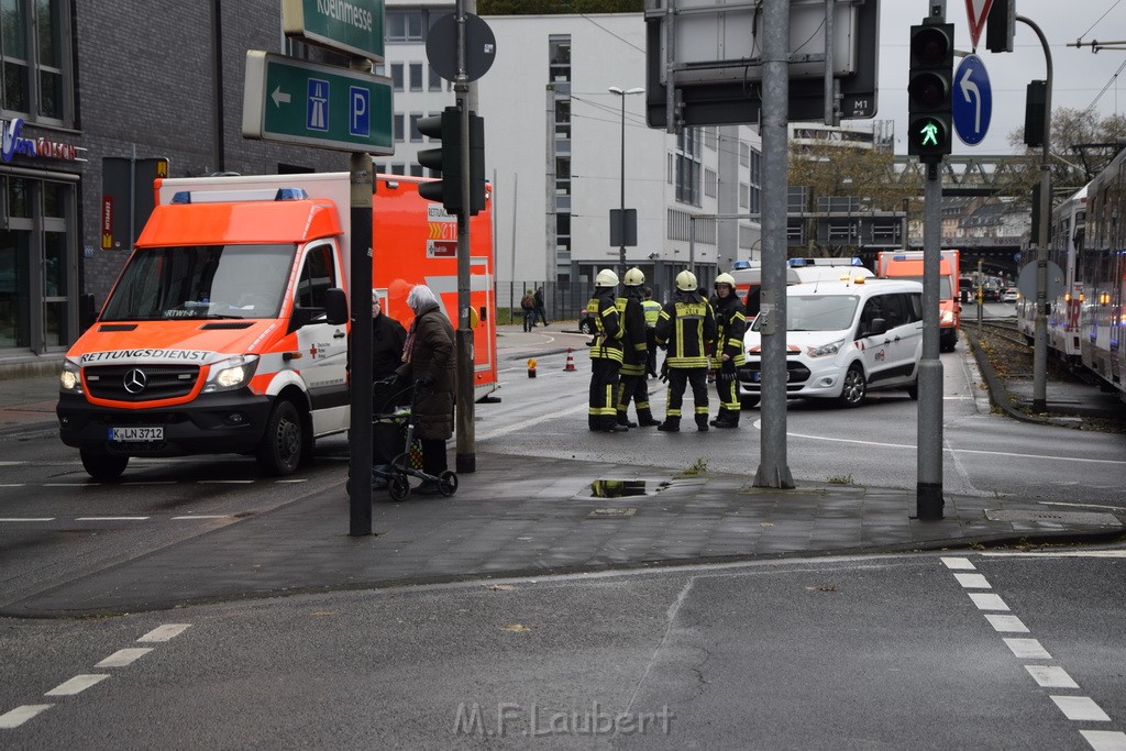 VU PKW KVB Bahn Koeln Deutz Deutz Muelheimerstr P13.JPG - Miklos Laubert